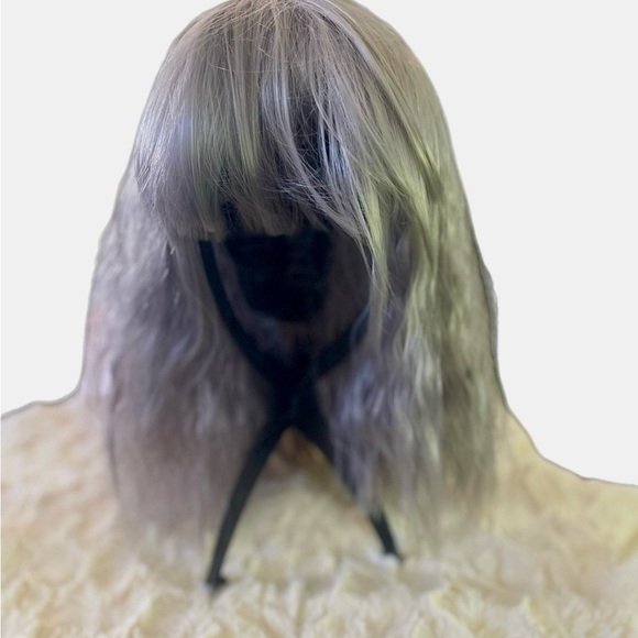 Synthetic modern gray wig with bangs approximately 11” long, wavy curl - Picture 10 of 10